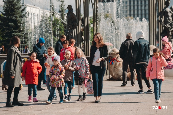 Листья уже начинают желтеть. С начала сентября в Тюмени будет постепенно холодать Листья уже начинают желтеть. С начала сентября в Тюмени будет постепенно холодать