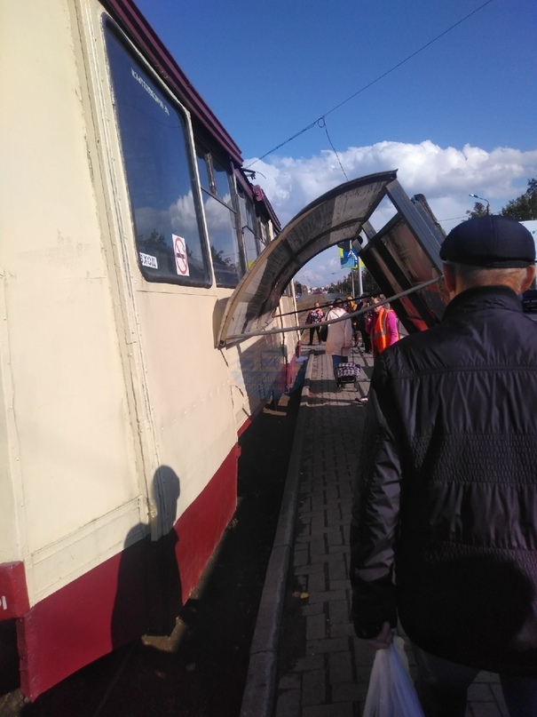 Вагон тоже не повреждён Вагон тоже не повреждён