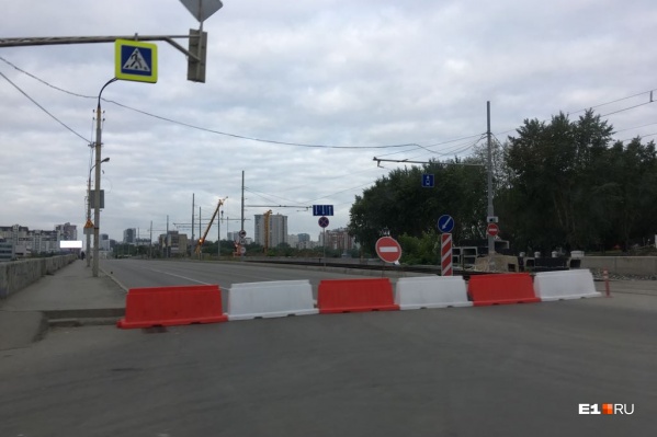 Проехать по мосту невозможно Проехать по мосту невозможно