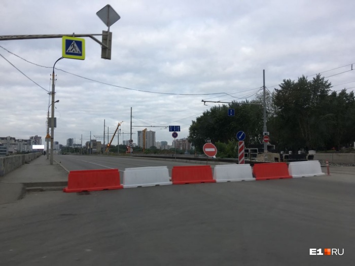 Проехать по мосту невозможно Проехать по мосту невозможно
