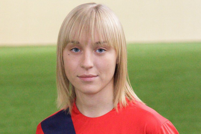 Алёне было 22 года Алёне было 22 года
