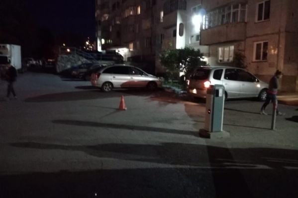 ДТП случилось на внутриквартальном проезде возле дома № 14 по улице Лазурной ДТП случилось на внутриквартальном проезде возле дома № 14 по улице Лазурной