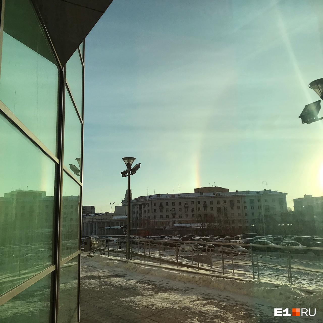 Из-за мороза екатеринбуржцы сегодня увидели два солнца