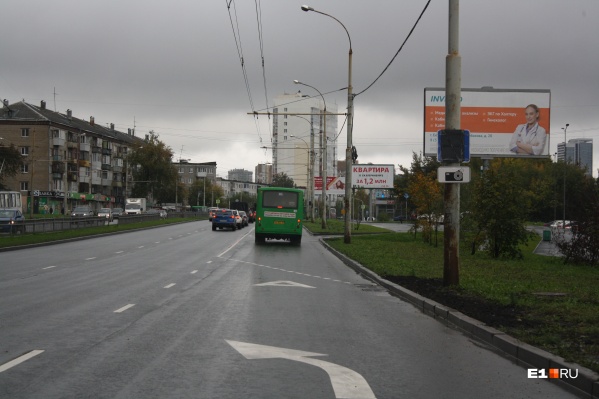 Объезд препятствия по полосе для общественного транспорта