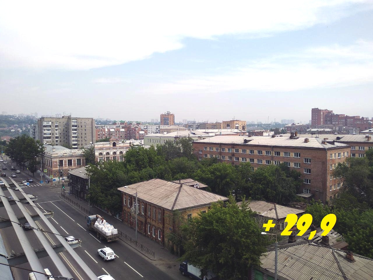 Вот так выглядит небо над центром города. Температура достигла 29,9 и начинает падать. Вот так выглядит небо над центром города. Температура достигла 29,9 и начинает падать.