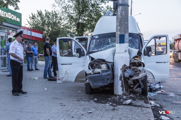 Пострадавшие в аварии волгоградцы все еще в больнице Пострадавшие в аварии волгоградцы все еще в больнице