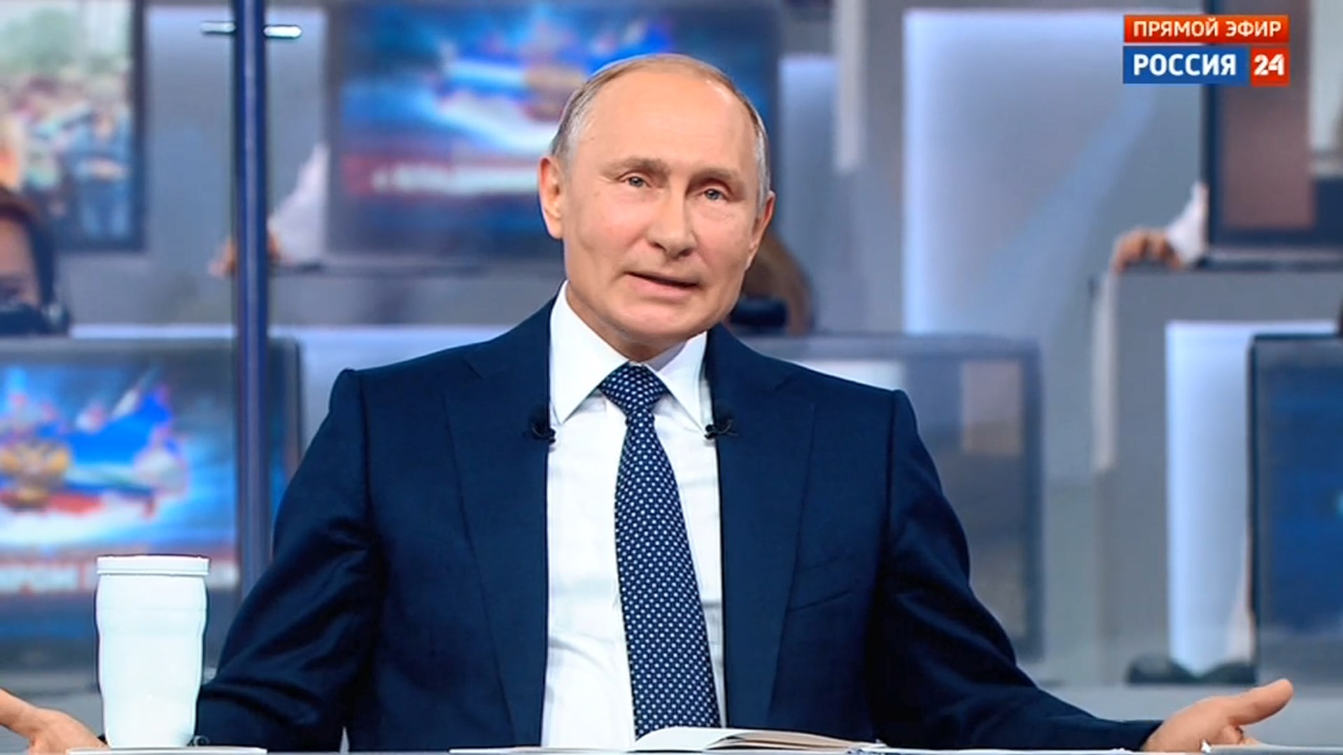 О зарплатах, преемнике и ценах на бензин: Владимир Путин 4 часа отвечал на вопросы россиян