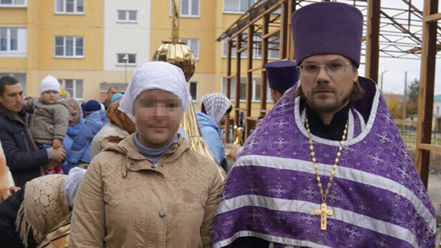 «Был добрым и скромным»: с погибшим в ДТП под Челябинском священником простятся в двух храмах