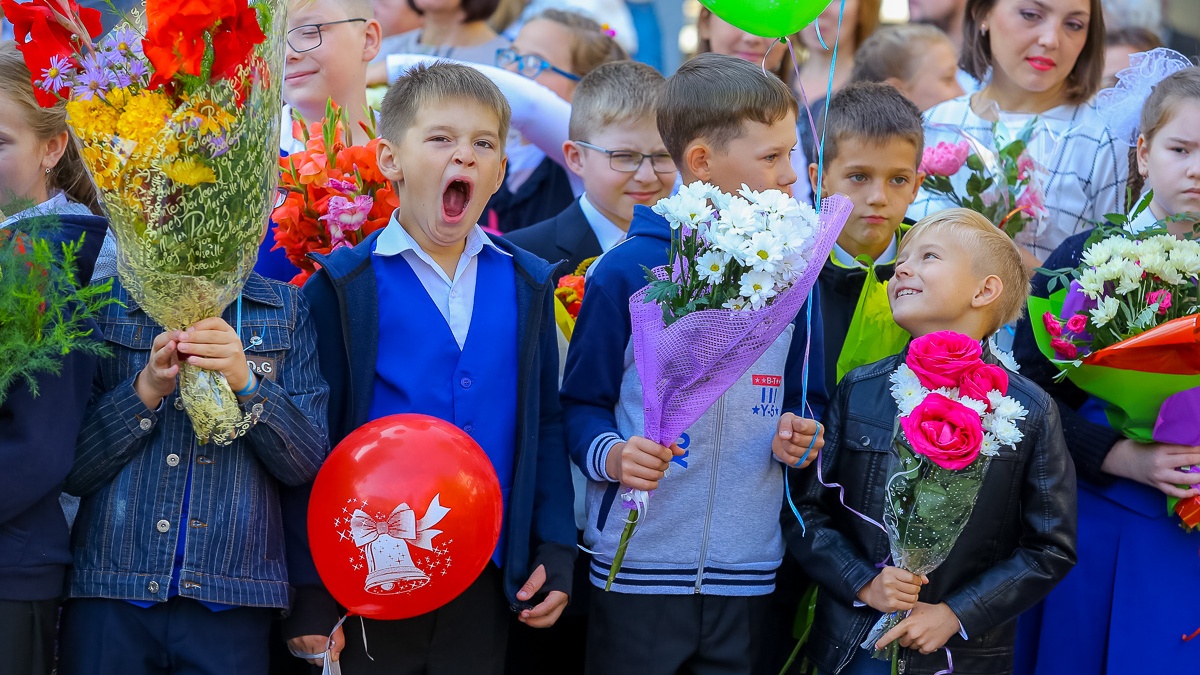 1) Во сколько ваш ребёнок ложится спать?