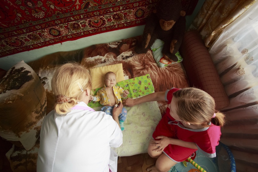 Семейный врач Наталья Родионова на выезде (село Усть-Каменка, Тогучинский район) Семейный врач Наталья Родионова на выезде (село Усть-Каменка, Тогучинский район)