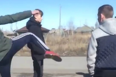 Жители Барабинска пересылали друг другу в социальных сетях видео с жестоким избиением подростка Жители Барабинска пересылали друг другу в социальных сетях видео с жестоким избиением подростка