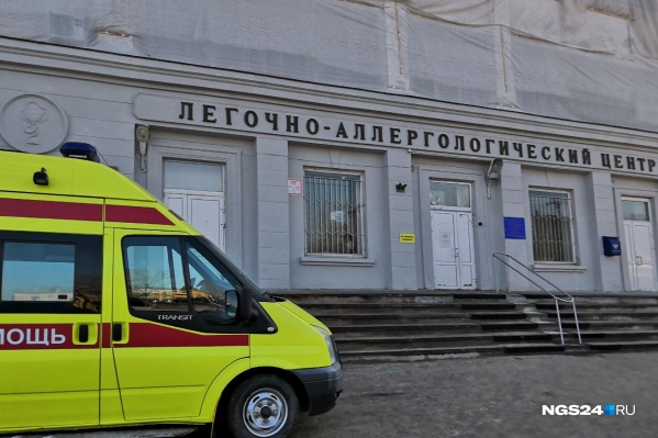 Койки в пульмонологическом отделении краевой больницы переполнены, больных везут в другие медучреждения Койки в пульмонологическом отделении краевой больницы переполнены, больных везут в другие медучреждения