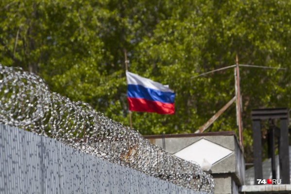 Начальника колонии подозревают в получении взяток от заключённых Начальника колонии подозревают в получении взяток от заключённых