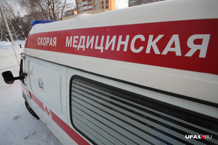 Врачи пытались реанимировать маленькую пациентку, но всё было тщетно Врачи пытались реанимировать маленькую пациентку, но всё было тщетно