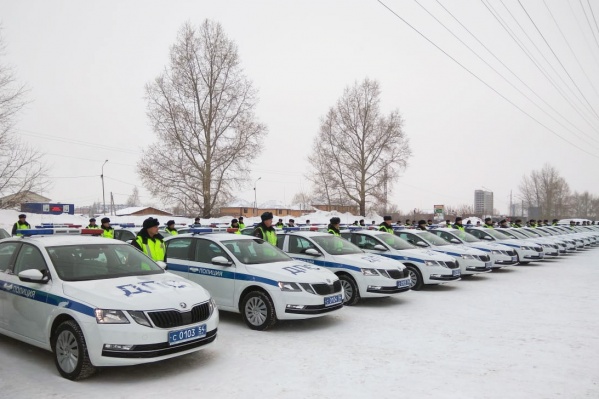 Новые автомобили вручили автоинспекторам на торжественном мероприятии Новые автомобили вручили автоинспекторам на торжественном мероприятии