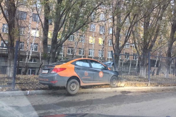 Водитель «припарковал» транспорт не по правилам Водитель «припарковал» транспорт не по правилам