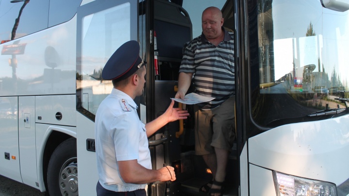 В выходные свердловская ГИБДД будет ловить непристёгнутых пассажиров автобусов