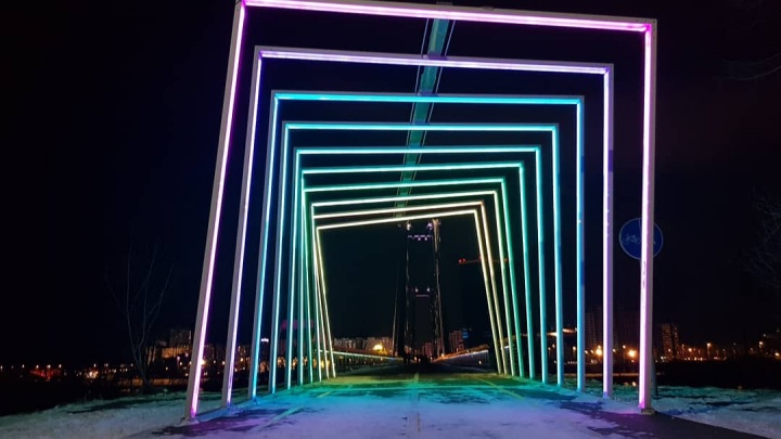 На острове Татышеве установили световую арку