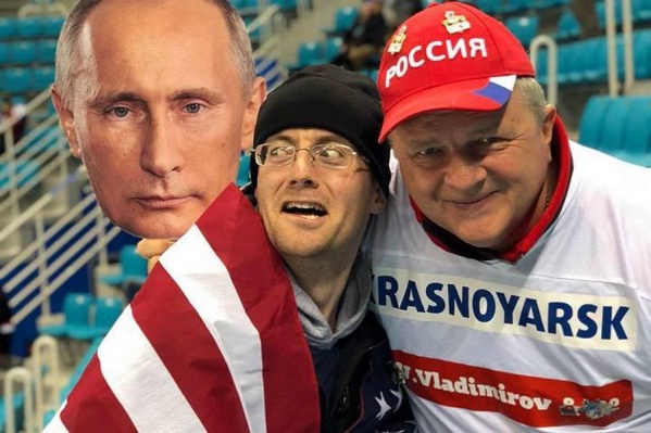 Снимки сибиряка и американца с портретом Путина облетели мировые СМИ Снимки сибиряка и американца с портретом Путина облетели мировые СМИ