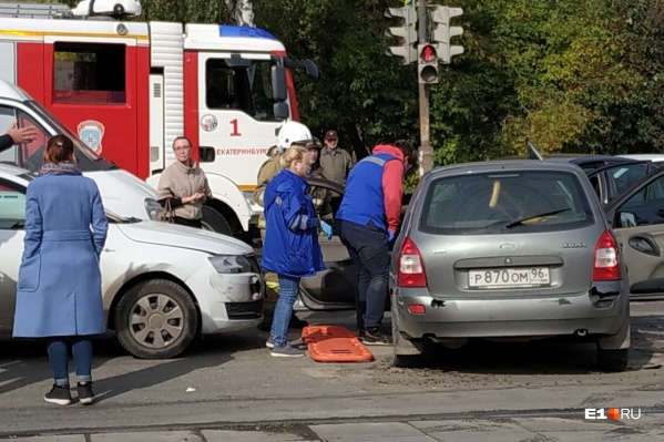 Участникам ДТП потребовалась помощь врачей Участникам ДТП потребовалась помощь врачей