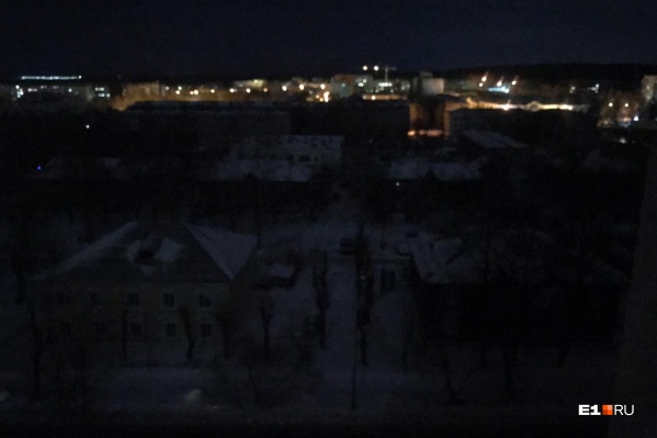 На нескольких улицах полная тьма На нескольких улицах полная тьма