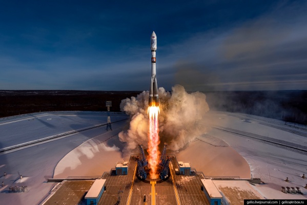 Новосибирский фотограф снял вывоз ракеты из ангара, её установку и запуск Новосибирский фотограф снял вывоз ракеты из ангара, её установку и запуск