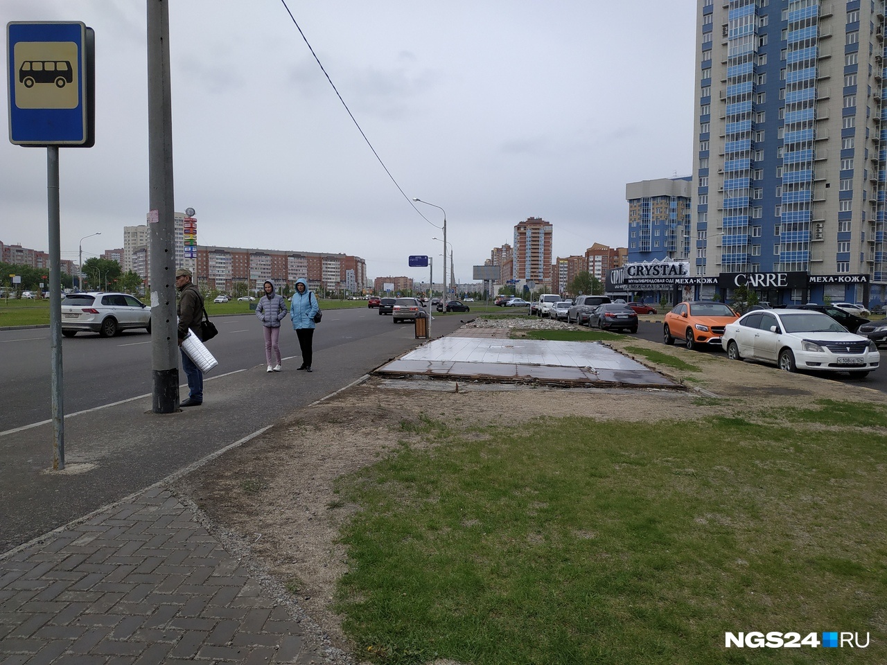 На остановке до сих пор остались два фундамента На остановке до сих пор остались два фундамента