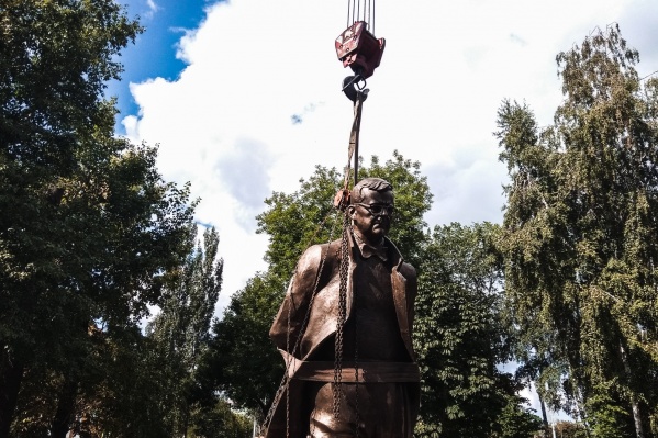 Памятник сделал известный скульптор Зураб Церетели Памятник сделал известный скульптор Зураб Церетели