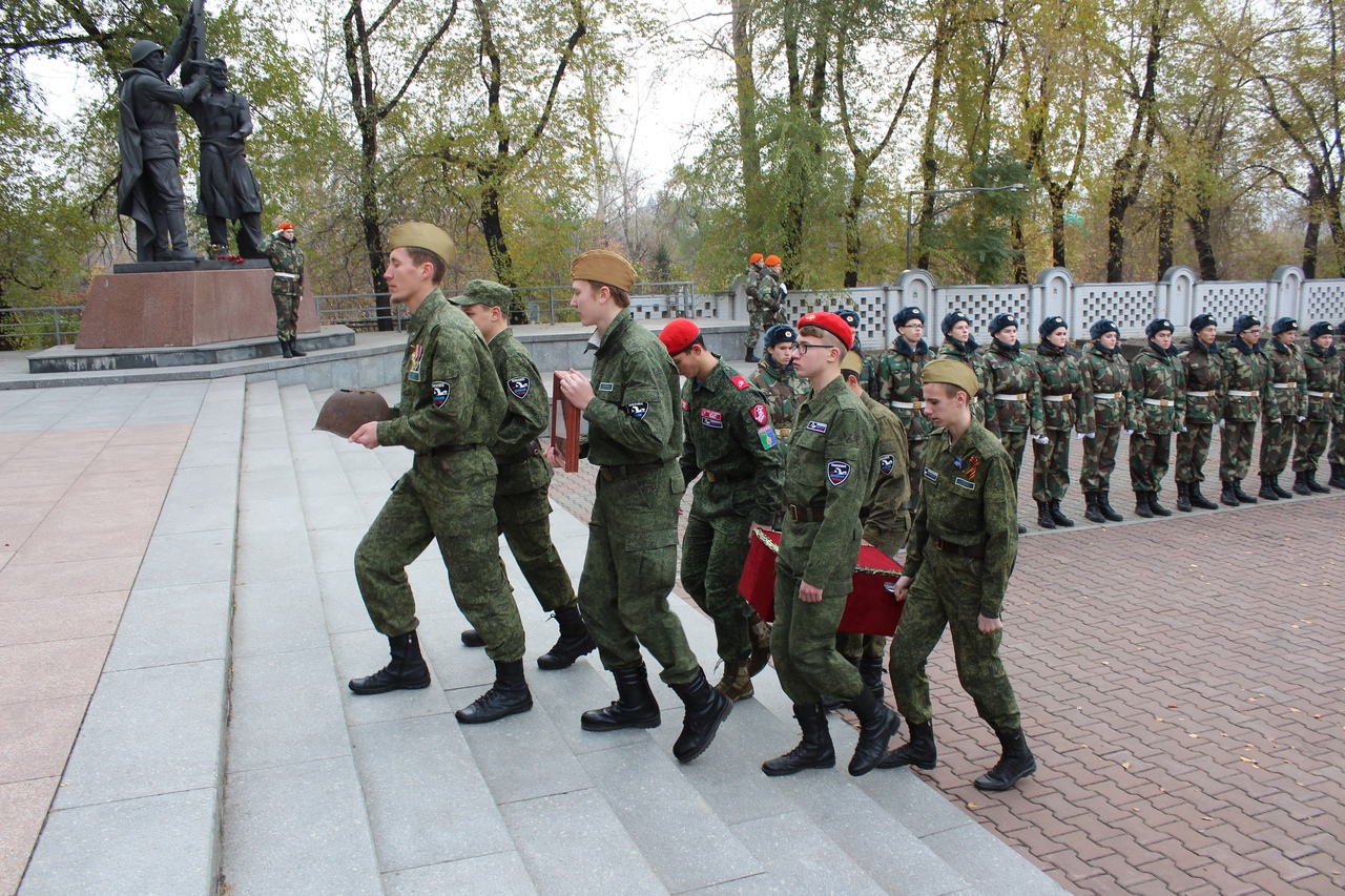 Найденные под Белгородом останки солдата Великой Отечественной доставили к родным в Красноярск