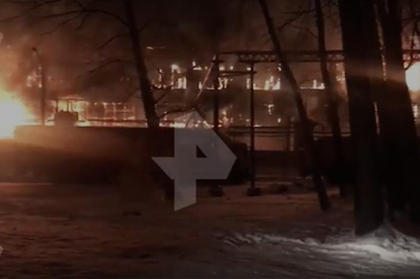 Пожар начался рано утром Пожар начался рано утром
