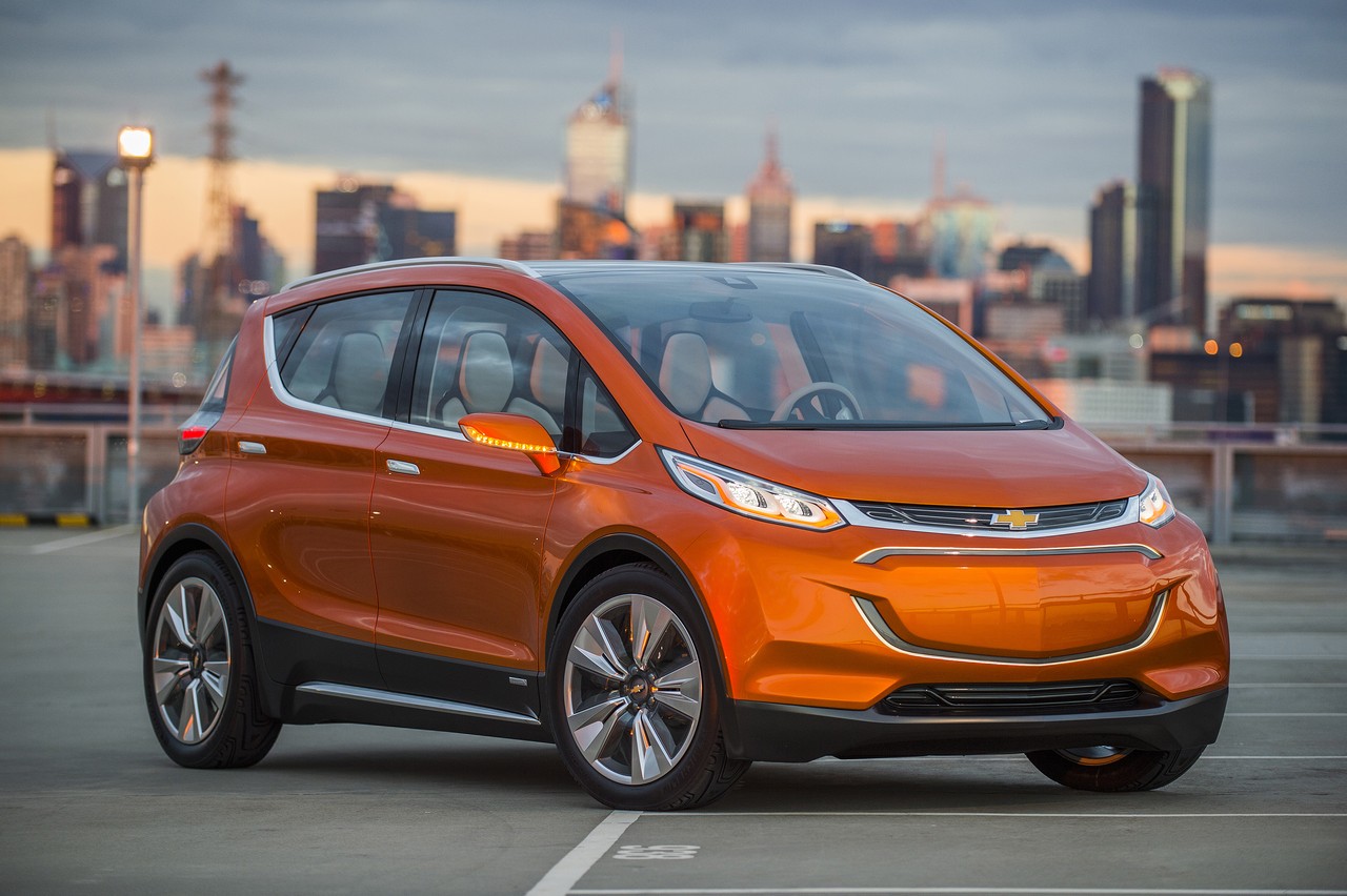Концепт-кар Chevrolеt Bolt 2015 года, которым также занимался Владимир Капитонов Концепт-кар Chevrolеt Bolt 2015 года, которым также занимался Владимир Капитонов