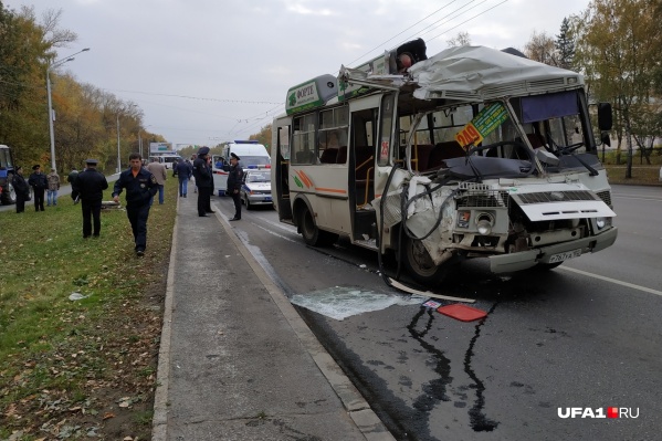 В аварии пострадало 12 человек, многие попали в больницу В аварии пострадало 12 человек, многие попали в больницу
