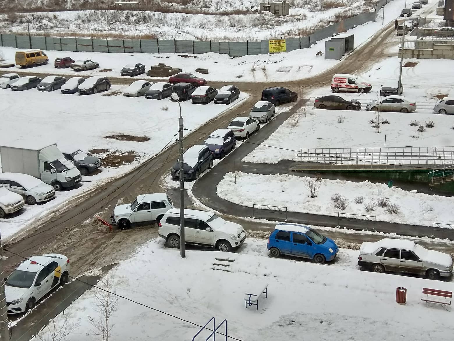 Убирать снег у «Нивы» получается не хуже, чем у трактора Убирать снег у «Нивы» получается не хуже, чем у трактора