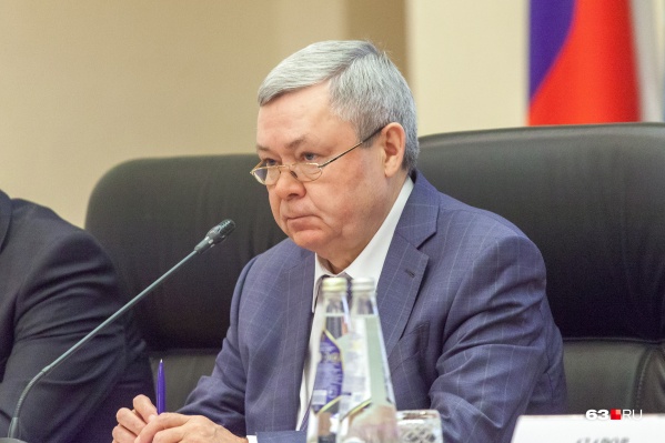 Александр Нефёдов возглавляет правительство области с 2012 года Александр Нефёдов возглавляет правительство области с 2012 года