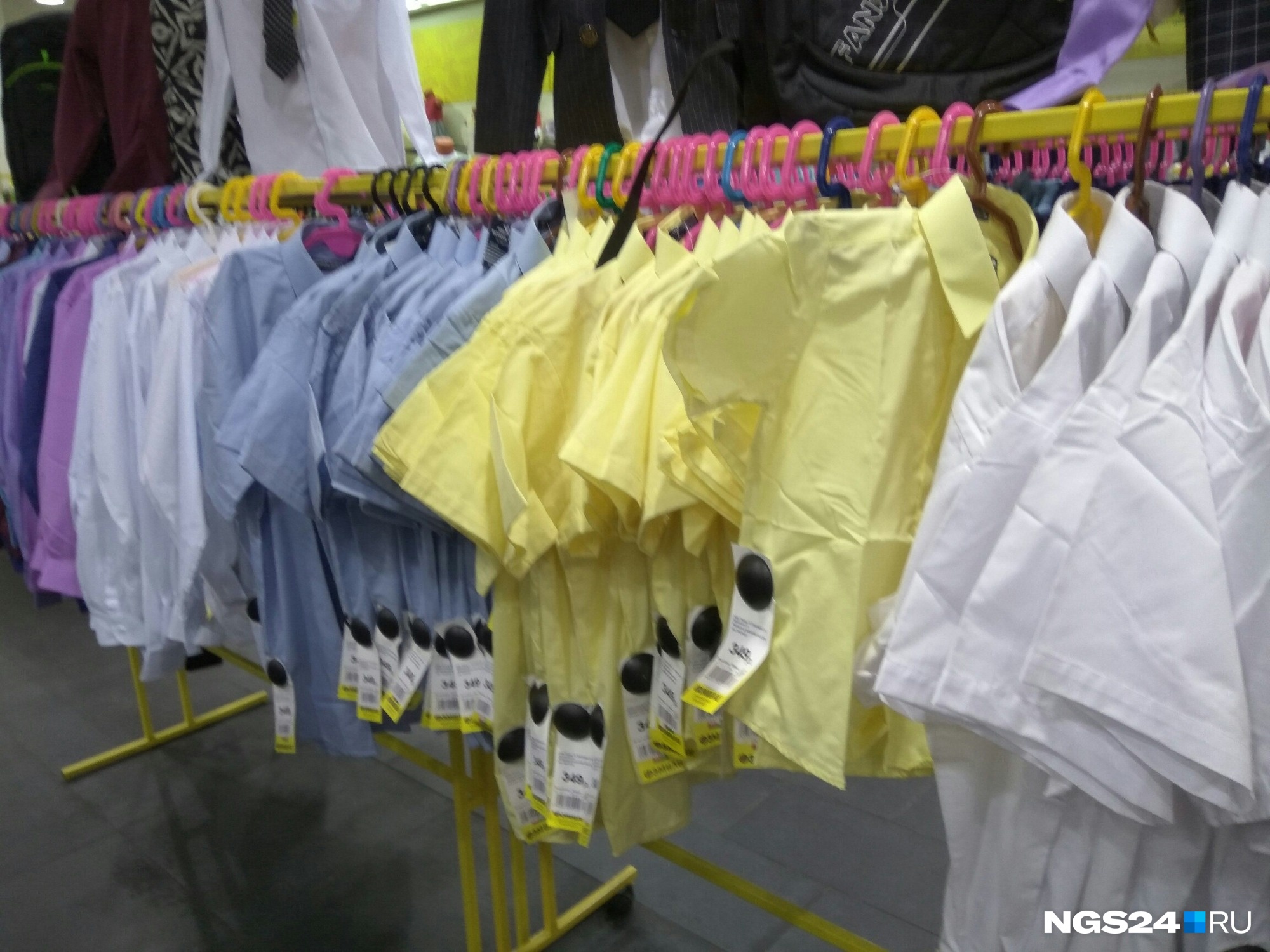 Рубашки в магазинах стоят от 200 рублей