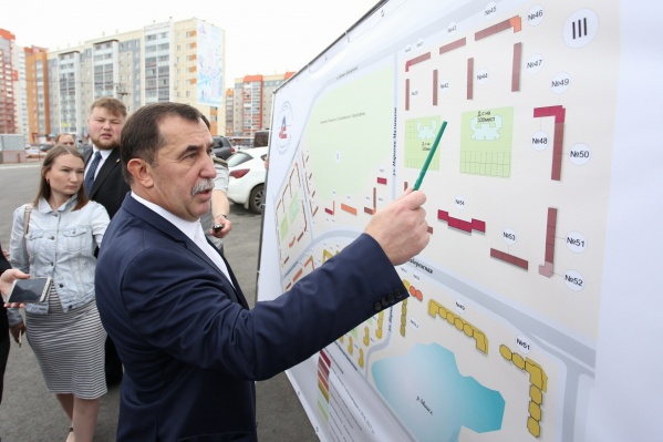 Директор «Гринфлайта» рассказал губернатору, где и когда построят школы и садики Директор «Гринфлайта» рассказал губернатору, где и когда построят школы и садики