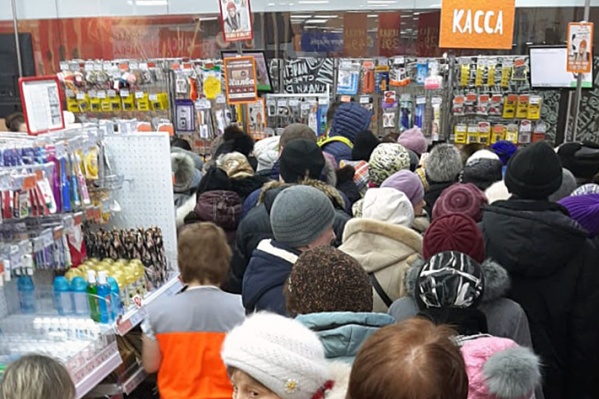 Люди хотели купить дешёвый стиральный порошок Люди хотели купить дешёвый стиральный порошок