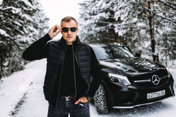 В
жизни Дмитрий придерживается правила: «Если будешь трудиться — то в жизни будет
всё, что хочешь!» В
жизни Дмитрий придерживается правила: «Если будешь трудиться — то в жизни будет
всё, что хочешь!»