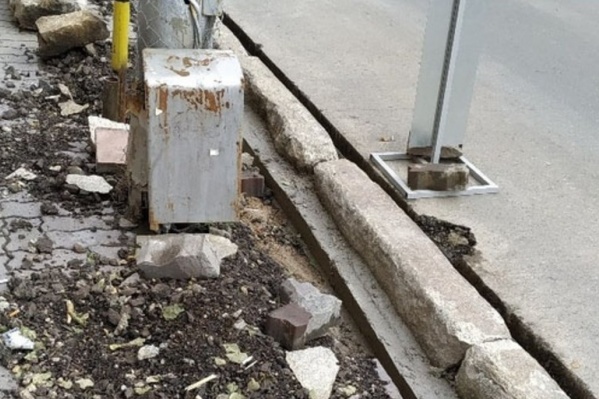 Власти заявили, что не потратили на старые бордюры ни копейки Власти заявили, что не потратили на старые бордюры ни копейки