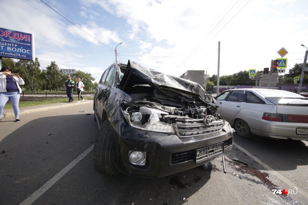 Авария произошла на пересечении Свердловского проспекта с улицей Труда Авария произошла на пересечении Свердловского проспекта с улицей Труда