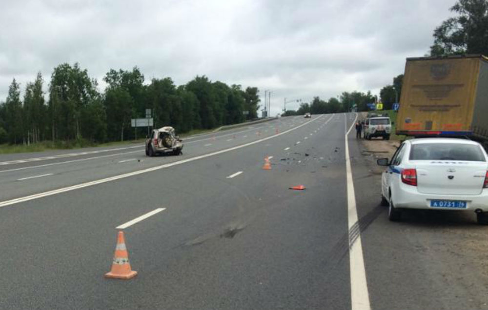 Машины раскидало по дороге: в тройном ДТП на трассе М-8 в Ростовском районе пострадали пять человек