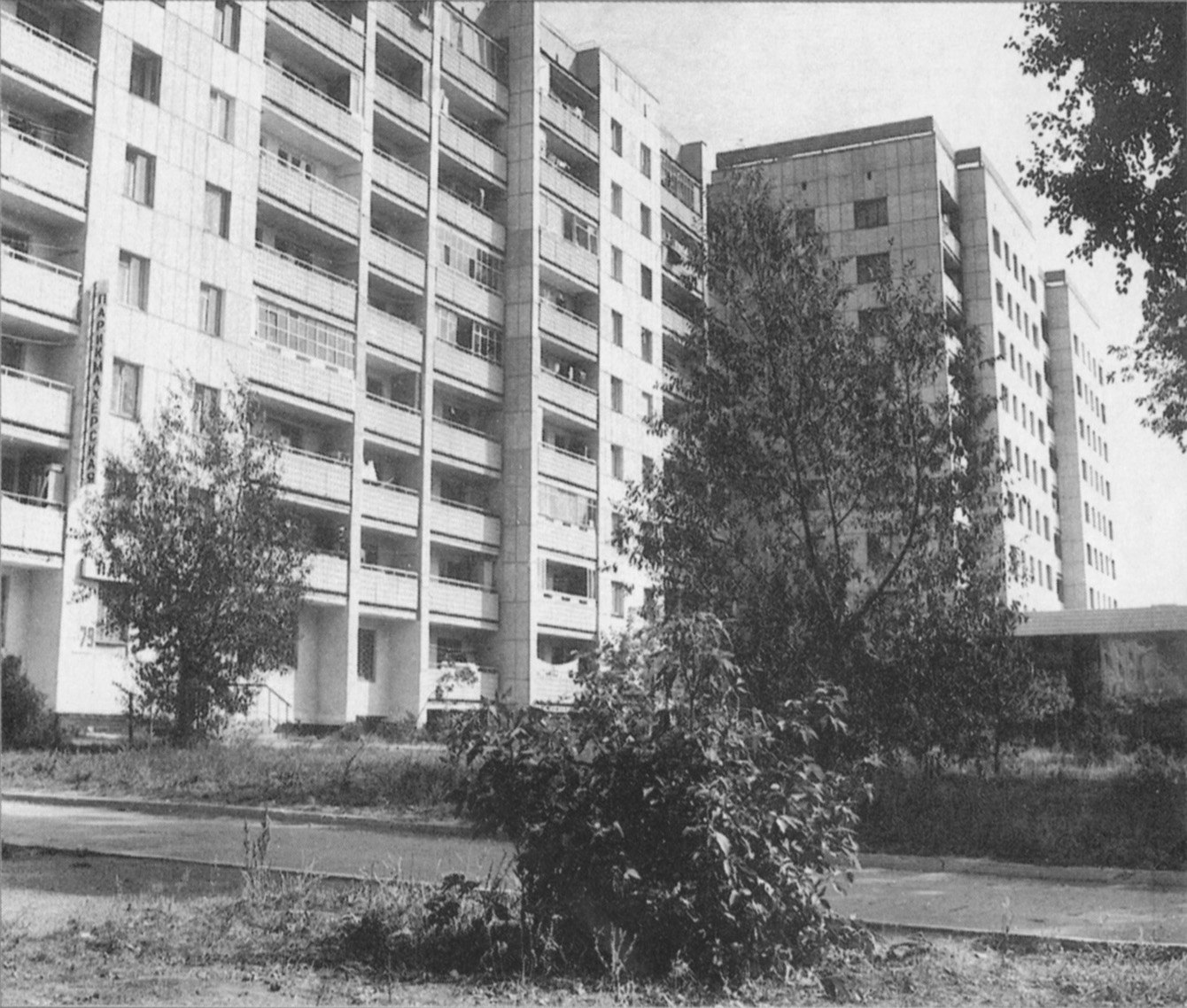 В 1970–80-х завод начал возводить многоэтажки