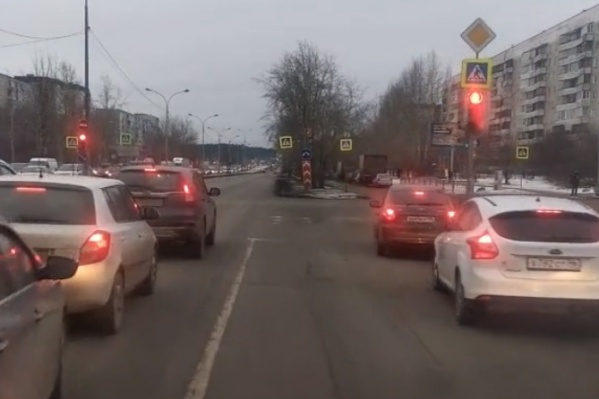 Подписчики блогера могут почувствовать себя за рулем скорой, которой нужно пробиться сквозь поток машин Подписчики блогера могут почувствовать себя за рулем скорой, которой нужно пробиться сквозь поток машин