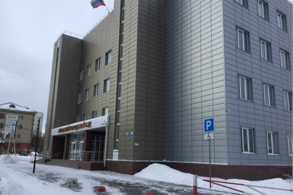 Обидчик мужчины в суд не пришёл, и иск рассмотрели без него Обидчик мужчины в суд не пришёл, и иск рассмотрели без него