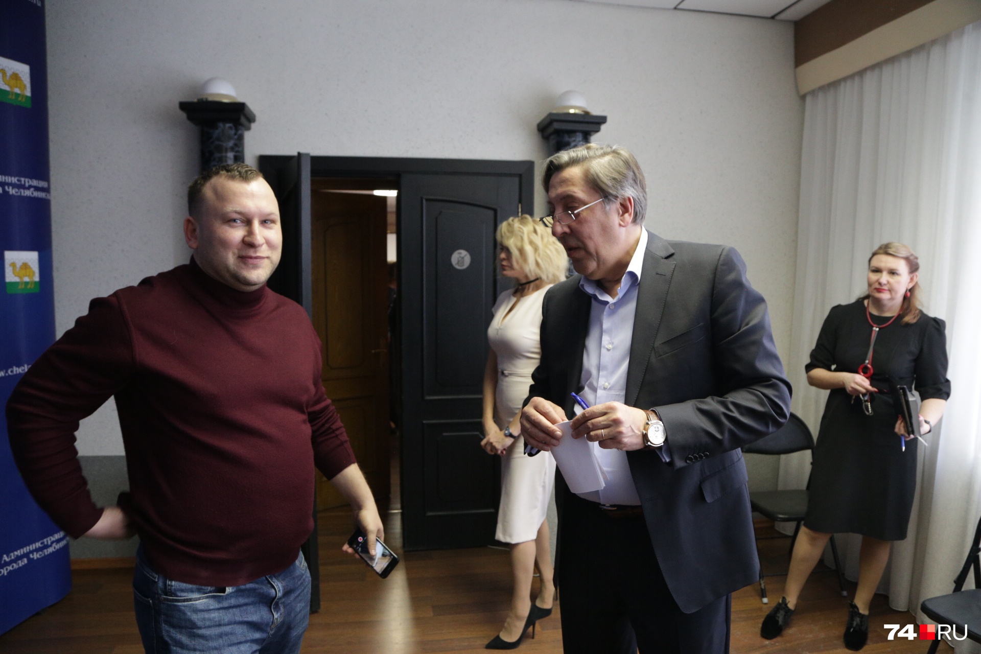 У Александра Лебедева (слева) вопросы к членам комиссии не заканчиваются. Отвечать пришлось Владимиру Бодрову (справа) У Александра Лебедева (слева) вопросы к членам комиссии не заканчиваются. Отвечать пришлось Владимиру Бодрову (справа) 