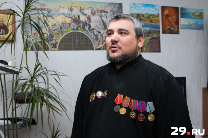 Николай Ткачук прошел путь от войны в Чечне до настоятеля Храма Вознесения Господня на острове Андрианов Николай Ткачук прошел путь от войны в Чечне до настоятеля Храма Вознесения Господня на острове Андрианов