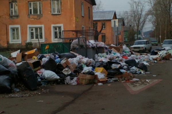 Утонувший в мусоре уголок Красноярска на правобережье Утонувший в мусоре уголок Красноярска на правобережье