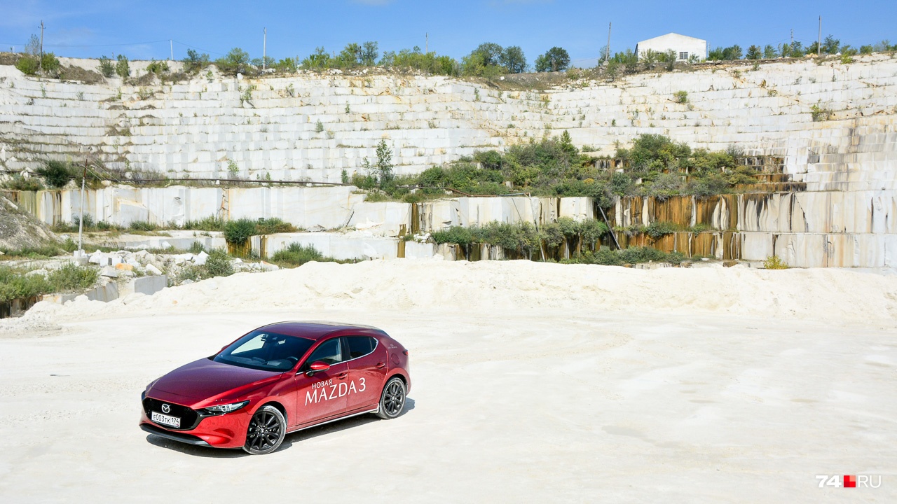 Один в поле — это про Mazda3. Большая часть её прямых конкурентов покинула Россию: Honda Civic, Ford Focus, Mitsubishi Lancer... Один в поле — это про Mazda3. Большая часть её прямых конкурентов покинула Россию: Honda Civic, Ford Focus, Mitsubishi Lancer...