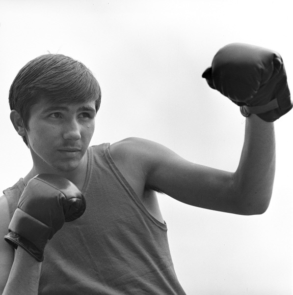 Василий Соломин завоевал титул чемпиона по боксу в 1974 году Василий Соломин завоевал титул чемпиона по боксу в 1974 году