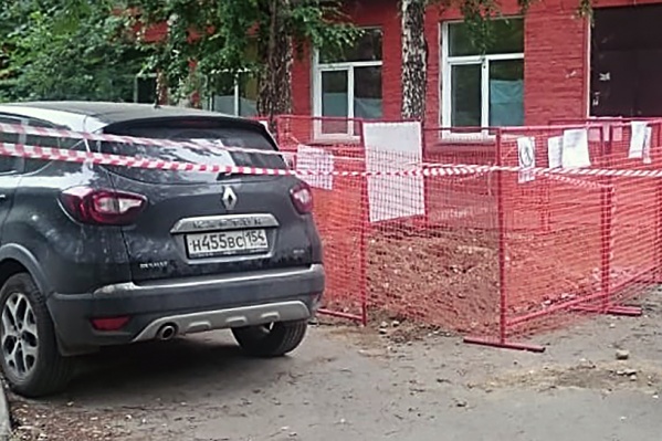 Коммунальщики просят местных жителей помочь в поисках хозяина машины Коммунальщики просят местных жителей помочь в поисках хозяина машины